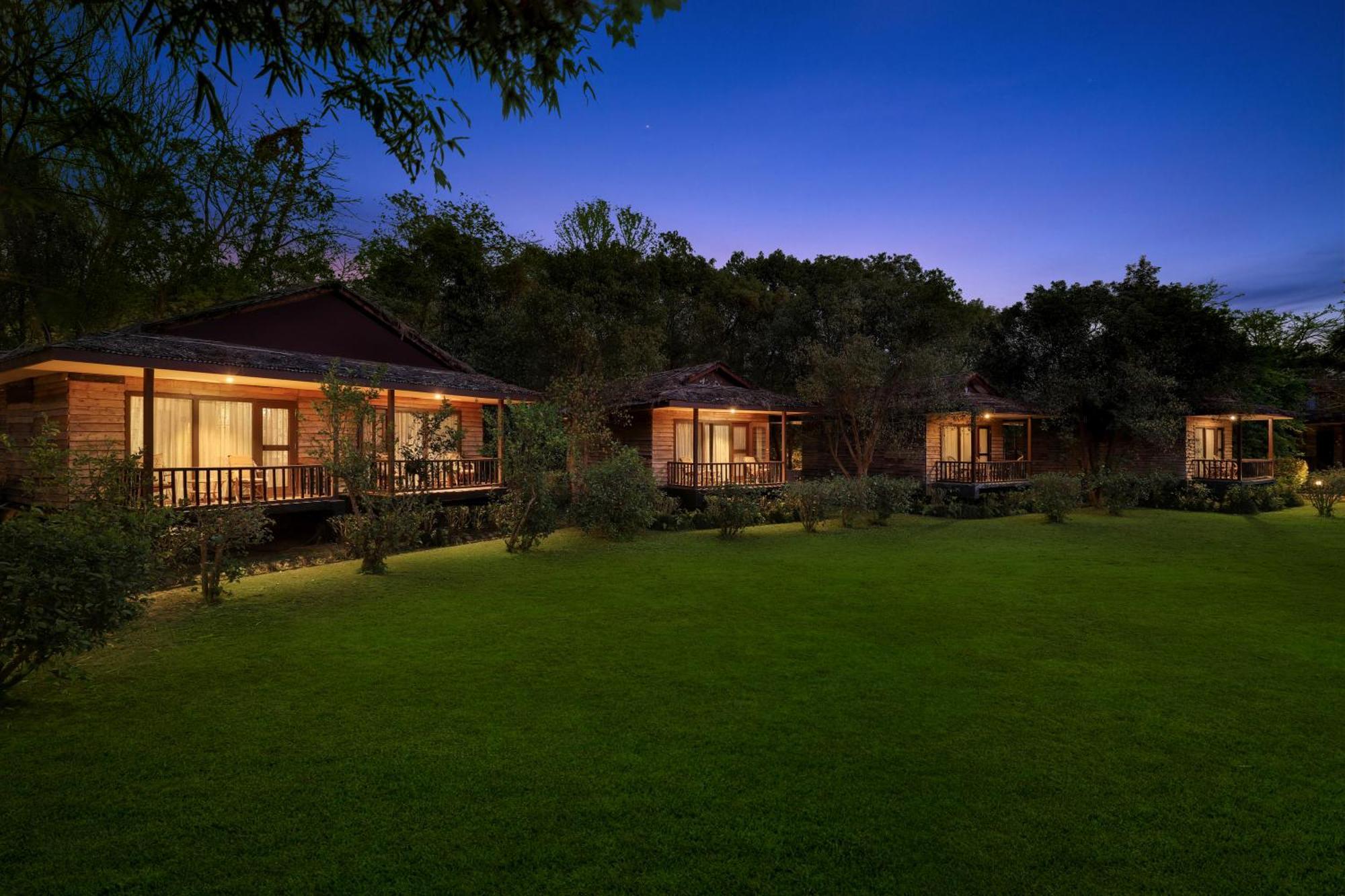 Tigerland Safari - A Lemon Tree Resort, Chitwan, Nepal Patlahara Dış mekan fotoğraf